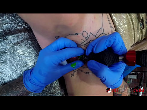 ❤️ An hottie thar a bheith tattooed Sully Savage fuair tattoo ar a clitoris ️ Porn ag porn % ga.sayhentai.ru% ﹏