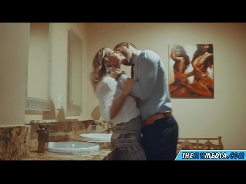 ❤️ Nuair a mheallann blonde busty tú i seomra scíthe poiblí ️ Porn ag porn % ga.sayhentai.ru% ﹏